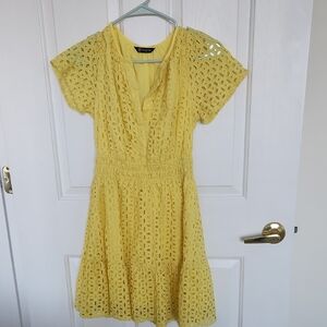 Elegant Yellow Lace Midi Dress